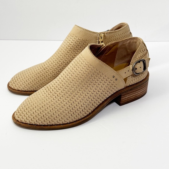 Lucky Brand Tan Mules with Perforated Design Gahira size 5 - Picture 1 of 10